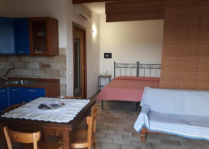 Gospodarstwo agroturystyczne Paradisoincollina Ss *