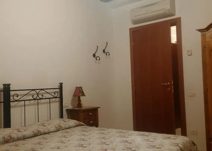 Gospodarstwo agroturystyczne Paradisoincollina Ss *